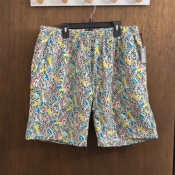 MASSIVE retro pattern volley shorts - Picture 1 of 4